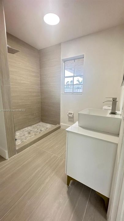 Active With Contract: $2,300 (3 beds, 2 baths, 1090 Square Feet)