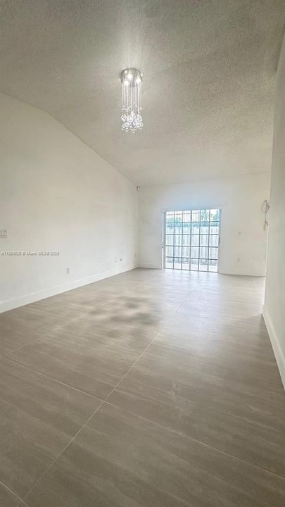 Active With Contract: $2,300 (3 beds, 2 baths, 1090 Square Feet)