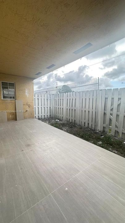 Active With Contract: $2,300 (3 beds, 2 baths, 1090 Square Feet)