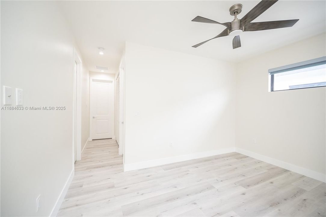 最近售出: $1,100,000 (4 贝兹, 3 浴室, 2863 平方英尺)