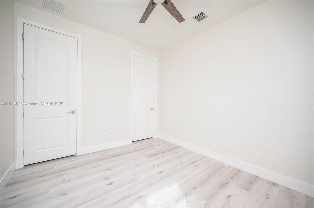 最近售出: $1,100,000 (4 贝兹, 3 浴室, 2863 平方英尺)