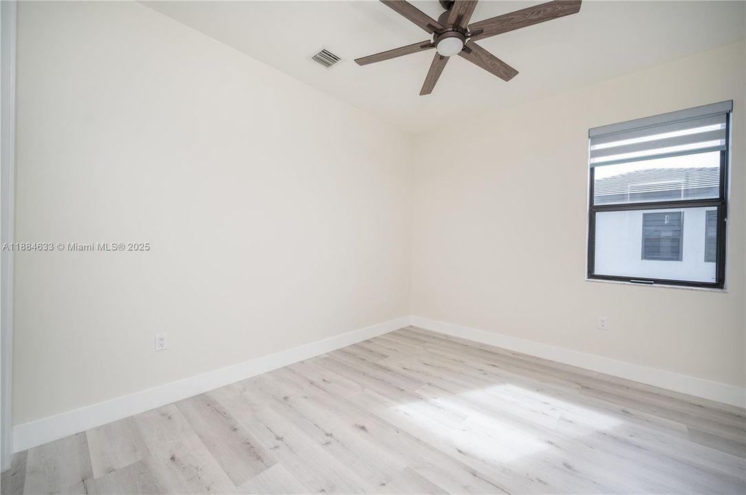 最近售出: $1,100,000 (4 贝兹, 3 浴室, 2863 平方英尺)