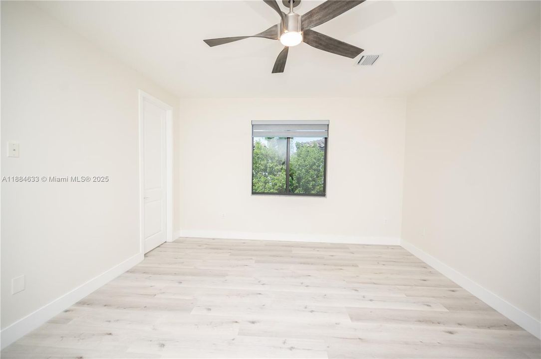 最近售出: $1,100,000 (4 贝兹, 3 浴室, 2863 平方英尺)