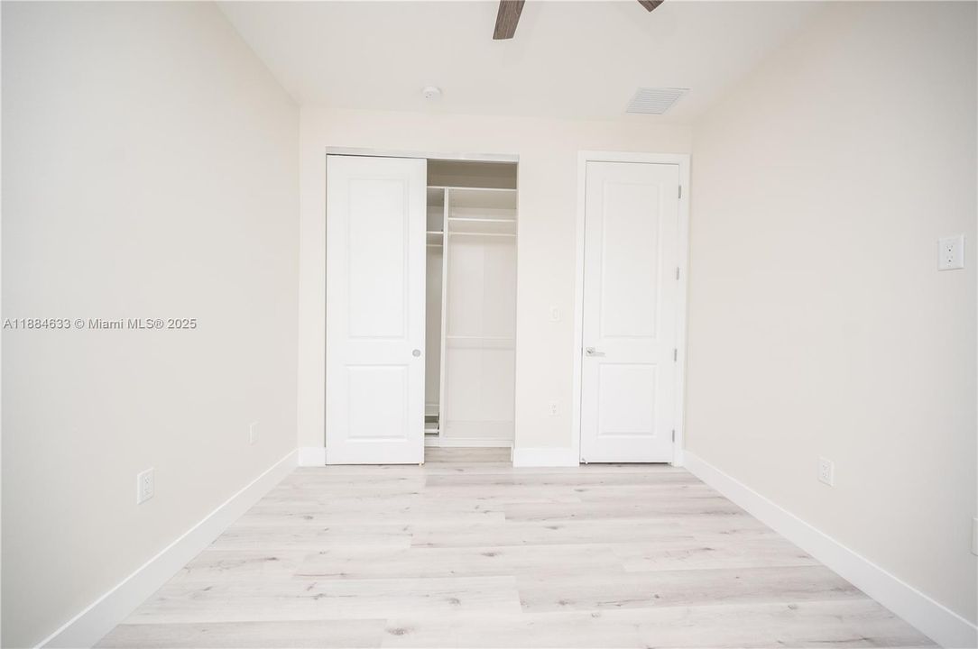 最近售出: $1,100,000 (4 贝兹, 3 浴室, 2863 平方英尺)