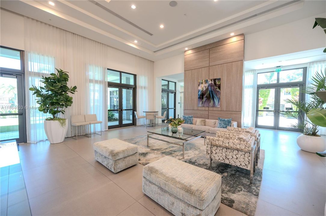 最近售出: $1,100,000 (4 贝兹, 3 浴室, 2863 平方英尺)