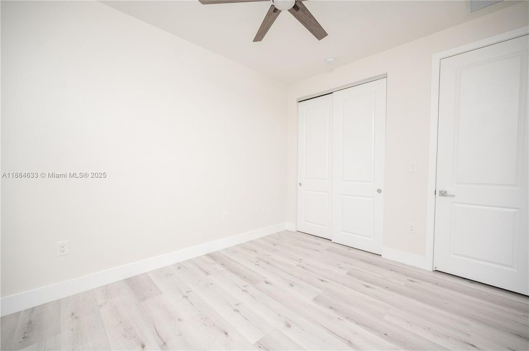 最近售出: $1,100,000 (4 贝兹, 3 浴室, 2863 平方英尺)