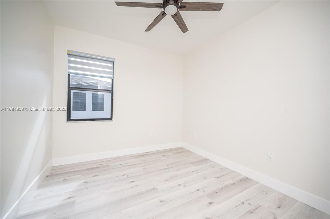 最近售出: $1,100,000 (4 贝兹, 3 浴室, 2863 平方英尺)