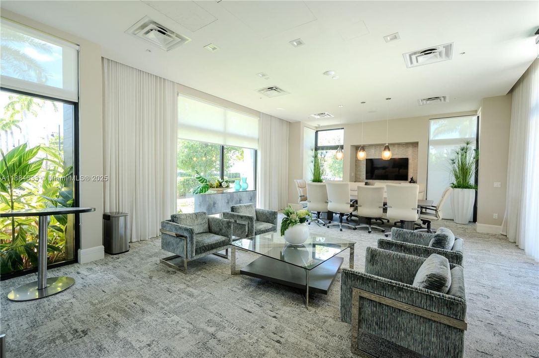 最近售出: $1,100,000 (4 贝兹, 3 浴室, 2863 平方英尺)