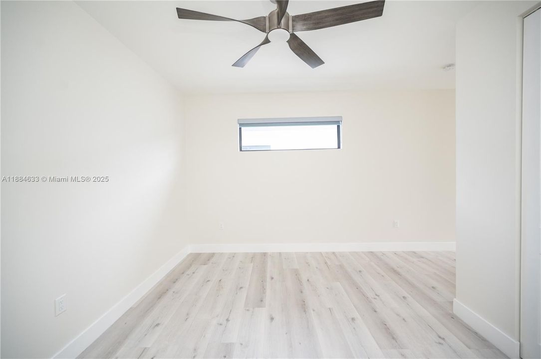 最近售出: $1,100,000 (4 贝兹, 3 浴室, 2863 平方英尺)