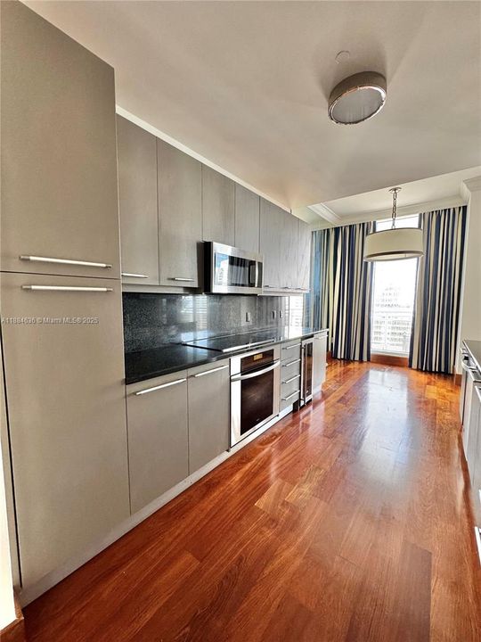 Recently Sold: $1,325,000 (2 beds, 2 baths, 1505 Square Feet)