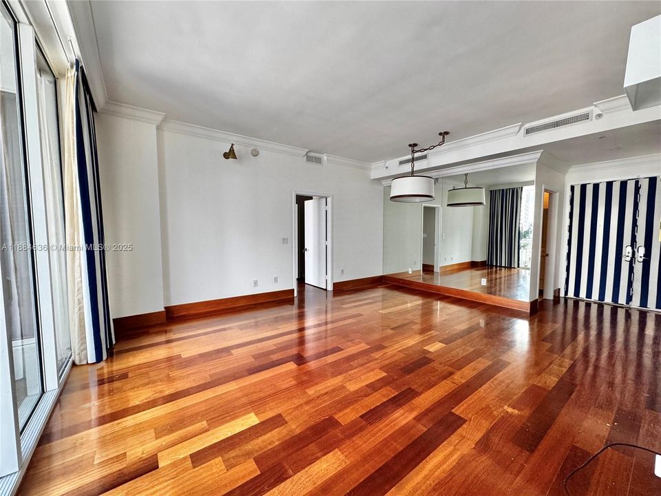 Recently Sold: $1,325,000 (2 beds, 2 baths, 1505 Square Feet)