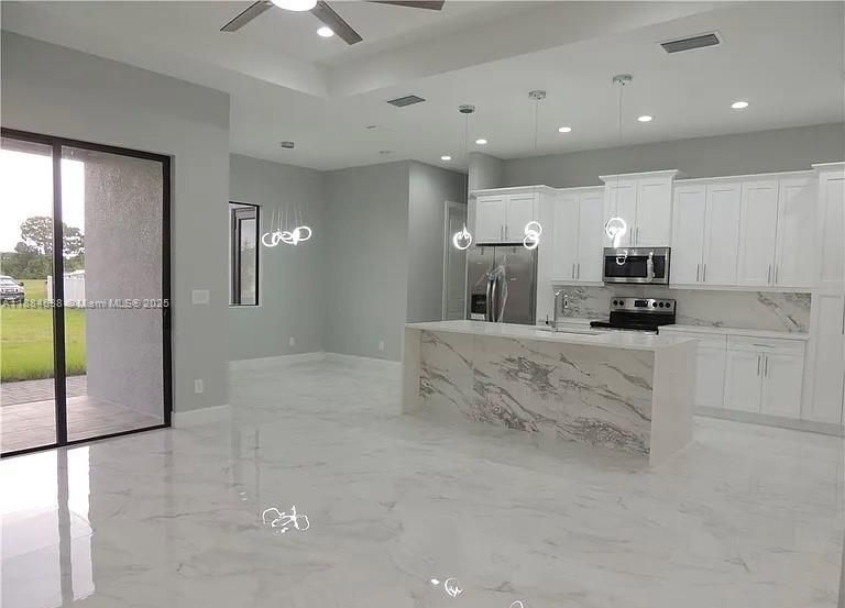 出租: $3,050 (4 贝兹, 2 浴室, 1735 平方英尺)