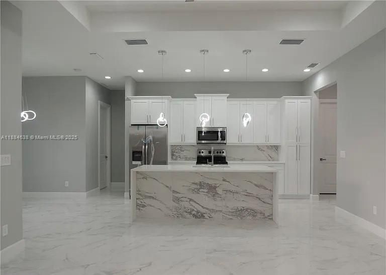 出租: $3,050 (4 贝兹, 2 浴室, 1735 平方英尺)