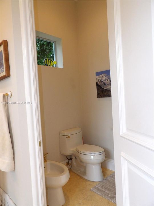 最近售出: $1,588,000 (4 贝兹, 3 浴室, 3651 平方英尺)