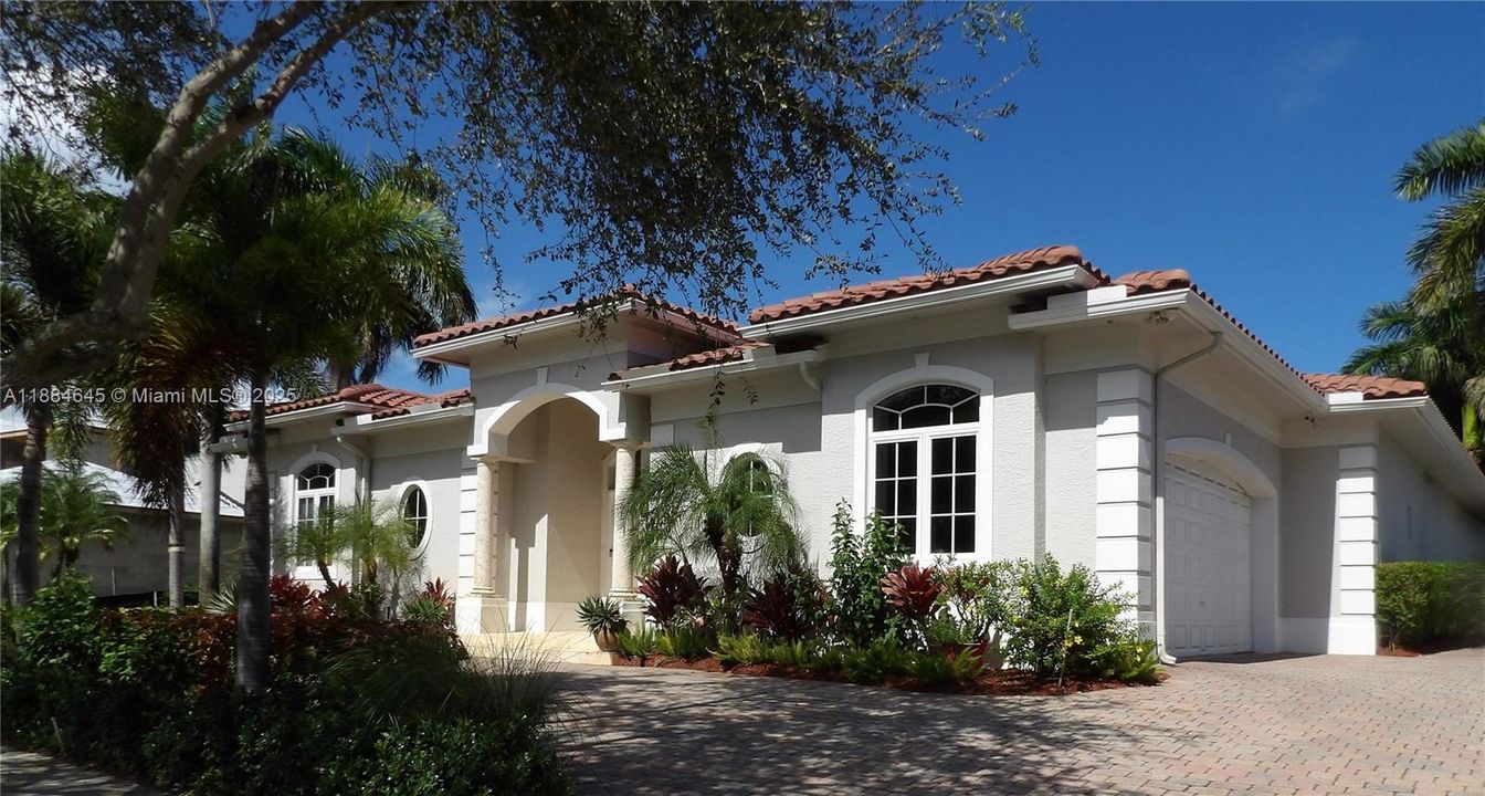 最近售出: $1,588,000 (4 贝兹, 3 浴室, 3651 平方英尺)