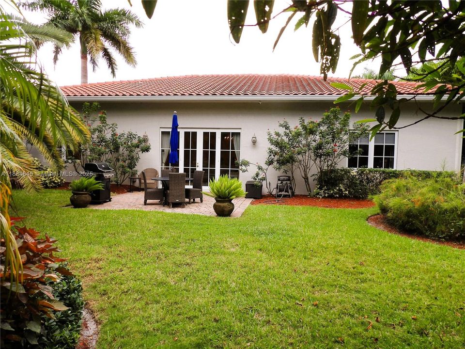 最近售出: $1,588,000 (4 贝兹, 3 浴室, 3651 平方英尺)