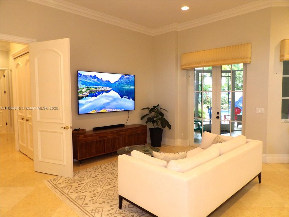 最近售出: $1,588,000 (4 贝兹, 3 浴室, 3651 平方英尺)