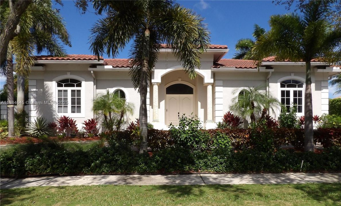 最近售出: $1,588,000 (4 贝兹, 3 浴室, 3651 平方英尺)