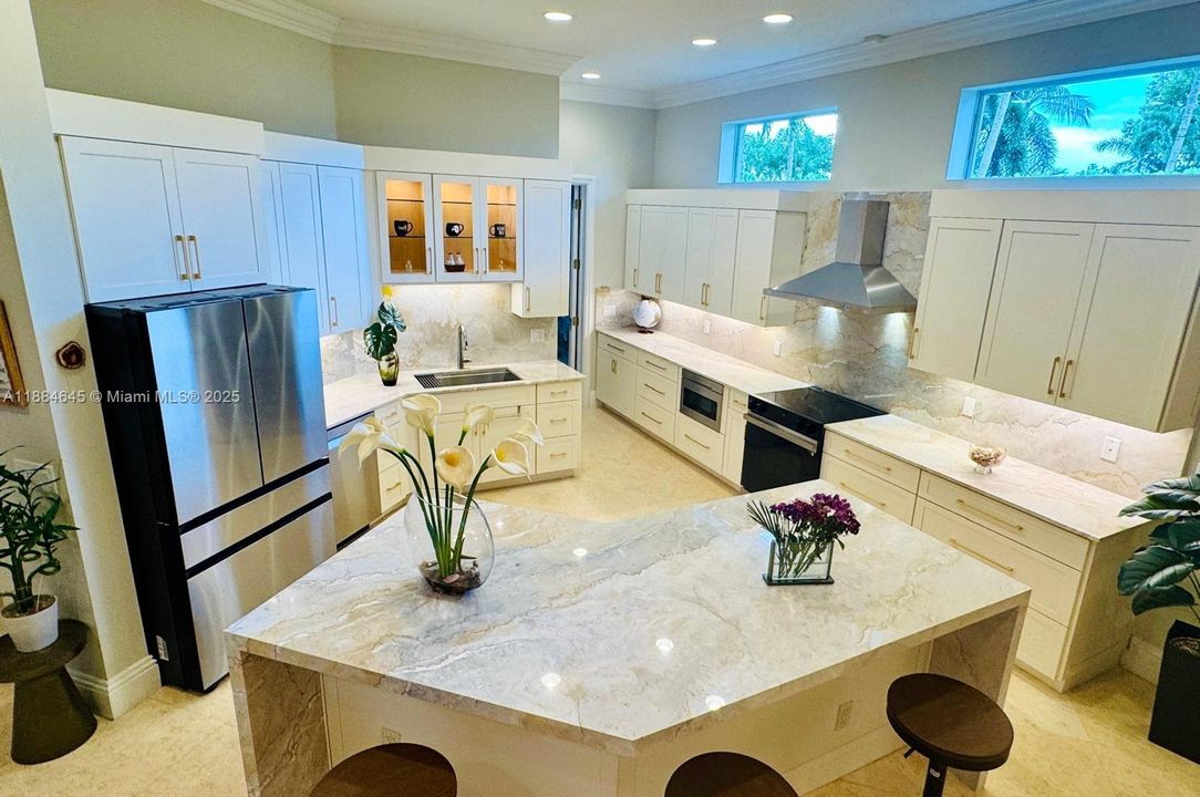 最近售出: $1,588,000 (4 贝兹, 3 浴室, 3651 平方英尺)