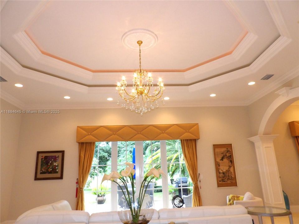 最近售出: $1,588,000 (4 贝兹, 3 浴室, 3651 平方英尺)