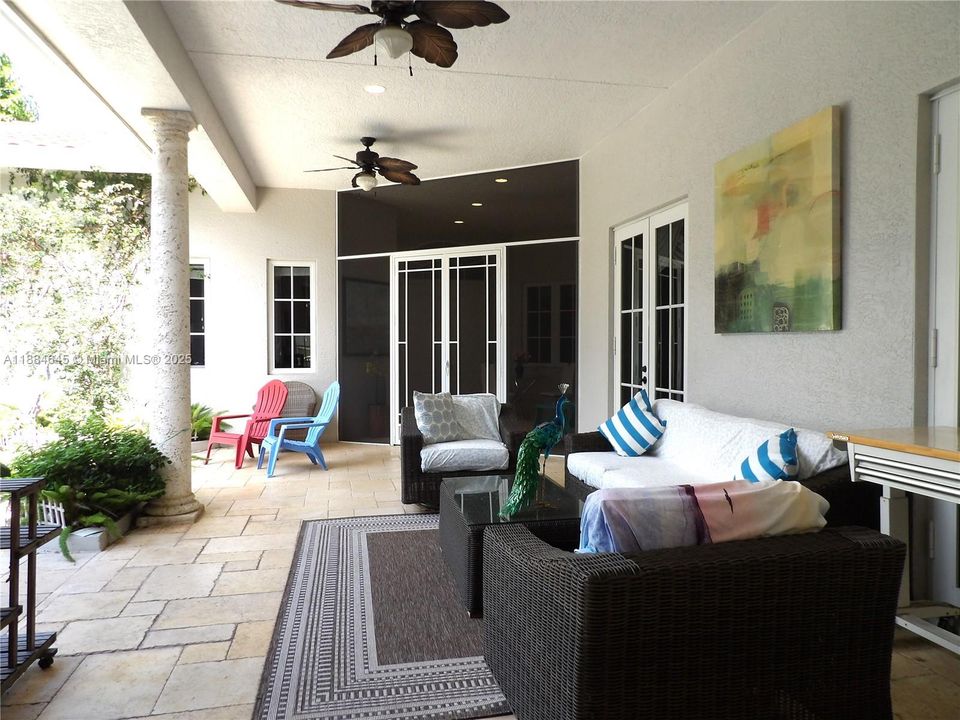 最近售出: $1,588,000 (4 贝兹, 3 浴室, 3651 平方英尺)