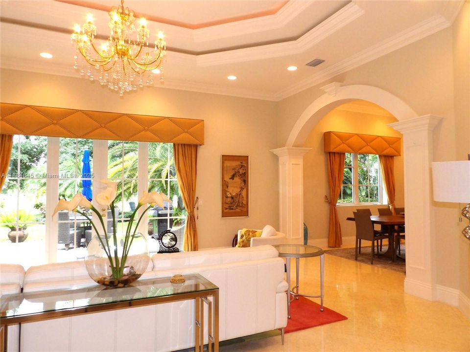 最近售出: $1,588,000 (4 贝兹, 3 浴室, 3651 平方英尺)