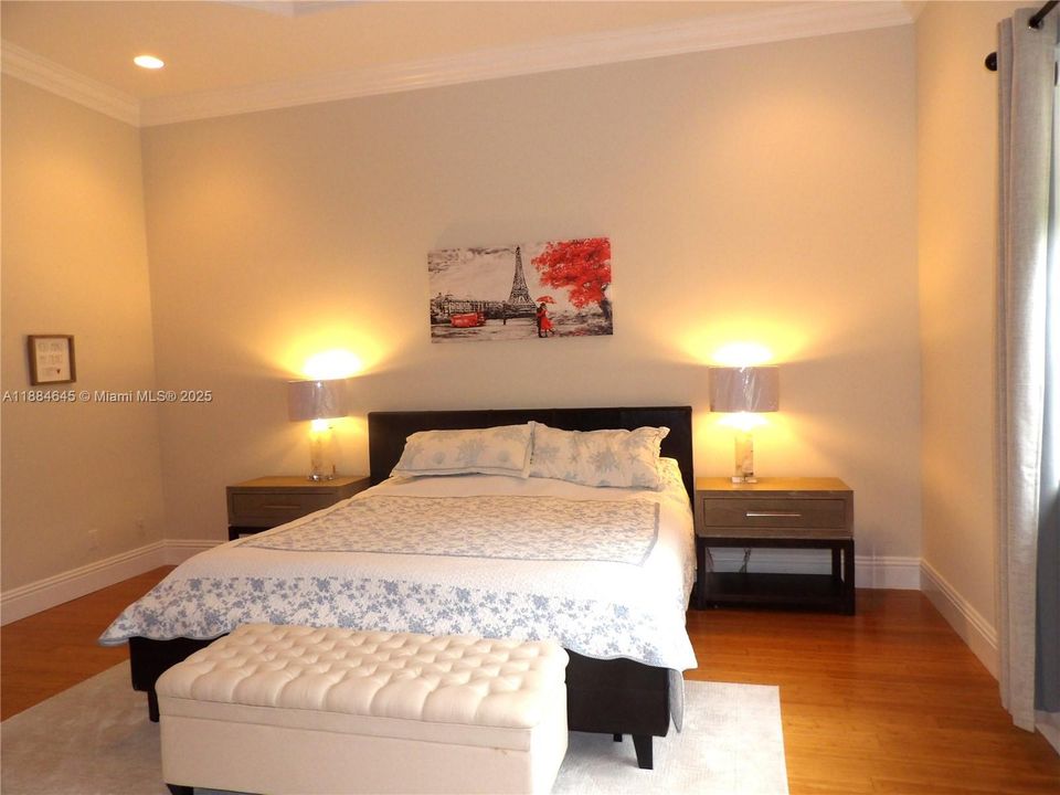 最近售出: $1,588,000 (4 贝兹, 3 浴室, 3651 平方英尺)