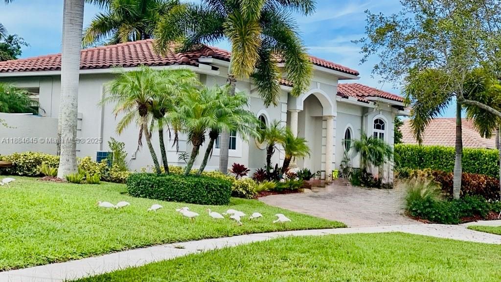 最近售出: $1,588,000 (4 贝兹, 3 浴室, 3651 平方英尺)