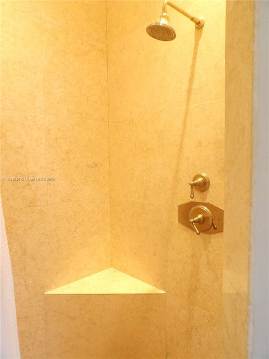 最近售出: $1,588,000 (4 贝兹, 3 浴室, 3651 平方英尺)