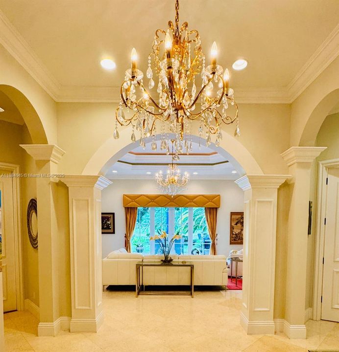 最近售出: $1,588,000 (4 贝兹, 3 浴室, 3651 平方英尺)