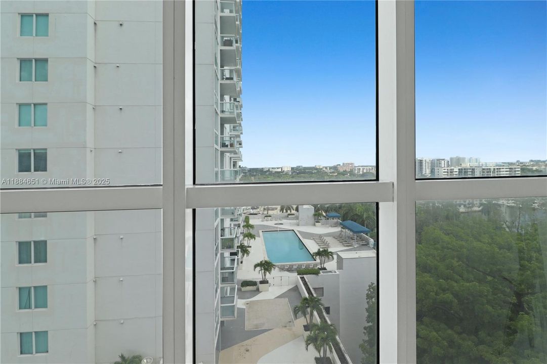 En Venta: $335,000 (2 camas, 2 baños, 857 Pies cuadrados)