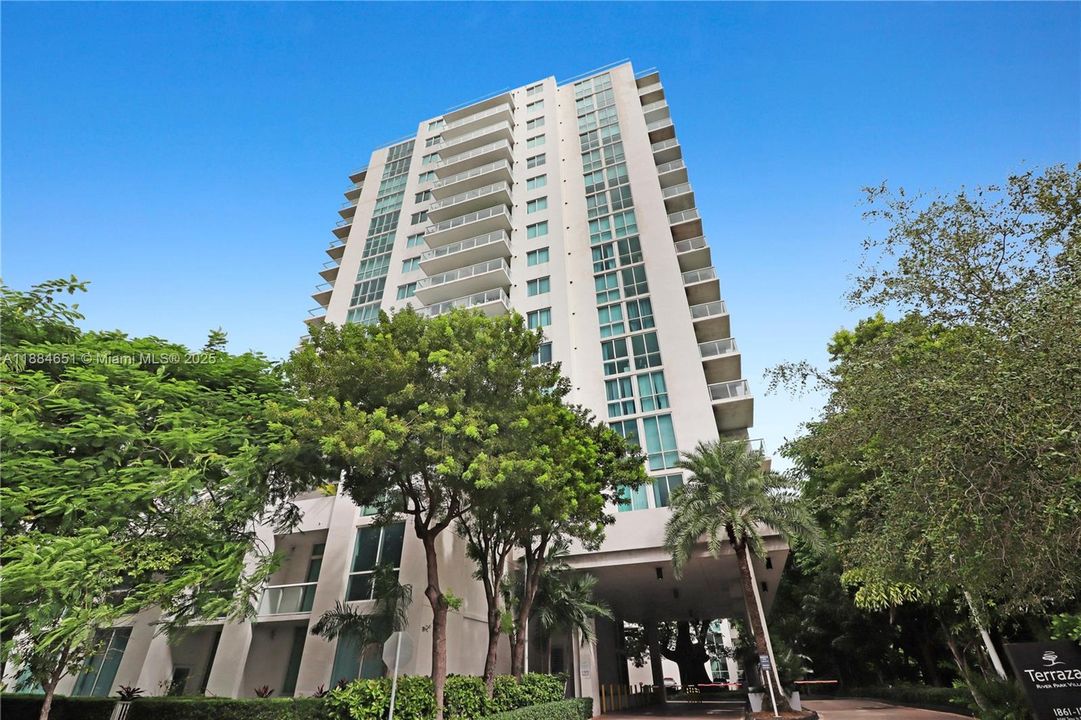 En Venta: $335,000 (2 camas, 2 baños, 857 Pies cuadrados)