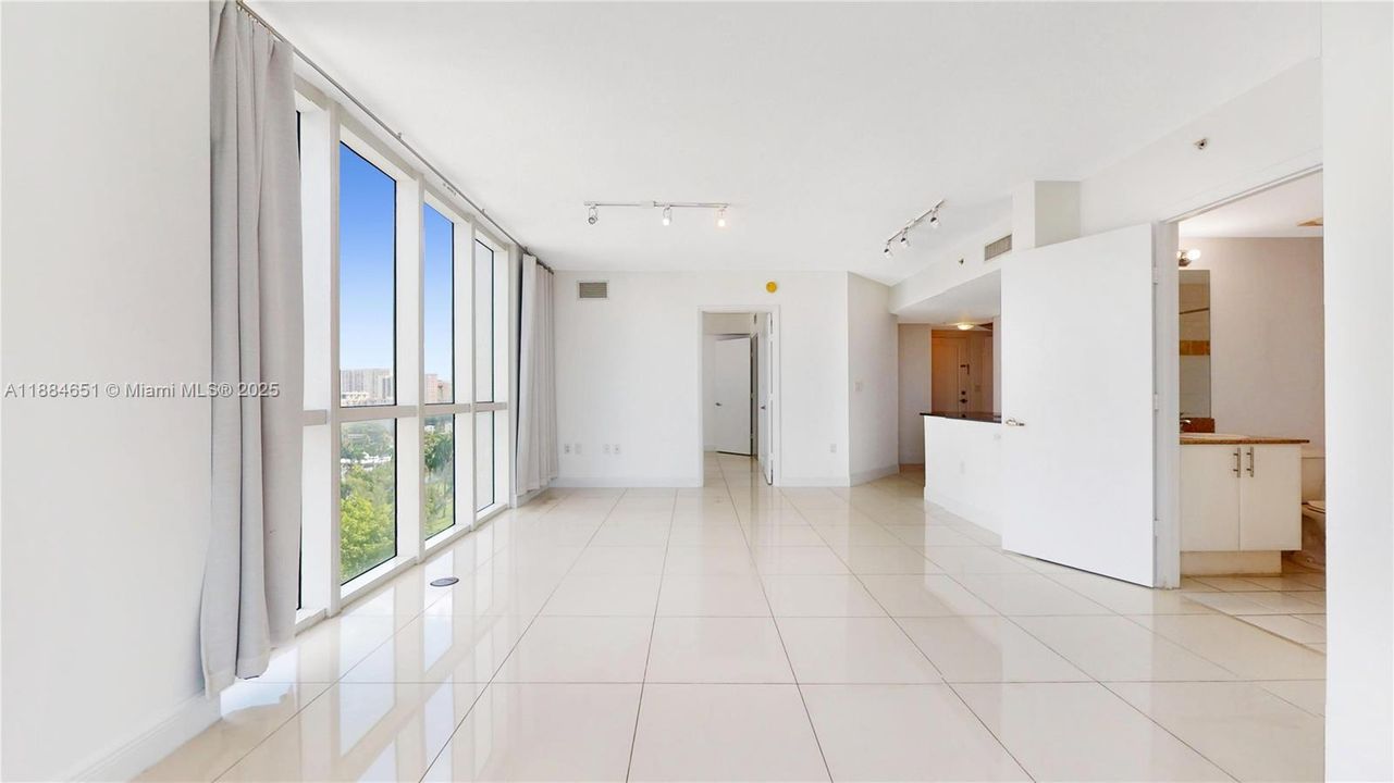 En Venta: $335,000 (2 camas, 2 baños, 857 Pies cuadrados)