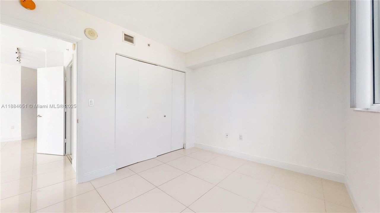 En Venta: $335,000 (2 camas, 2 baños, 857 Pies cuadrados)
