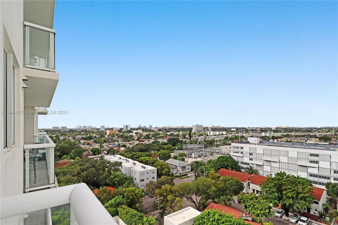 En Venta: $335,000 (2 camas, 2 baños, 857 Pies cuadrados)