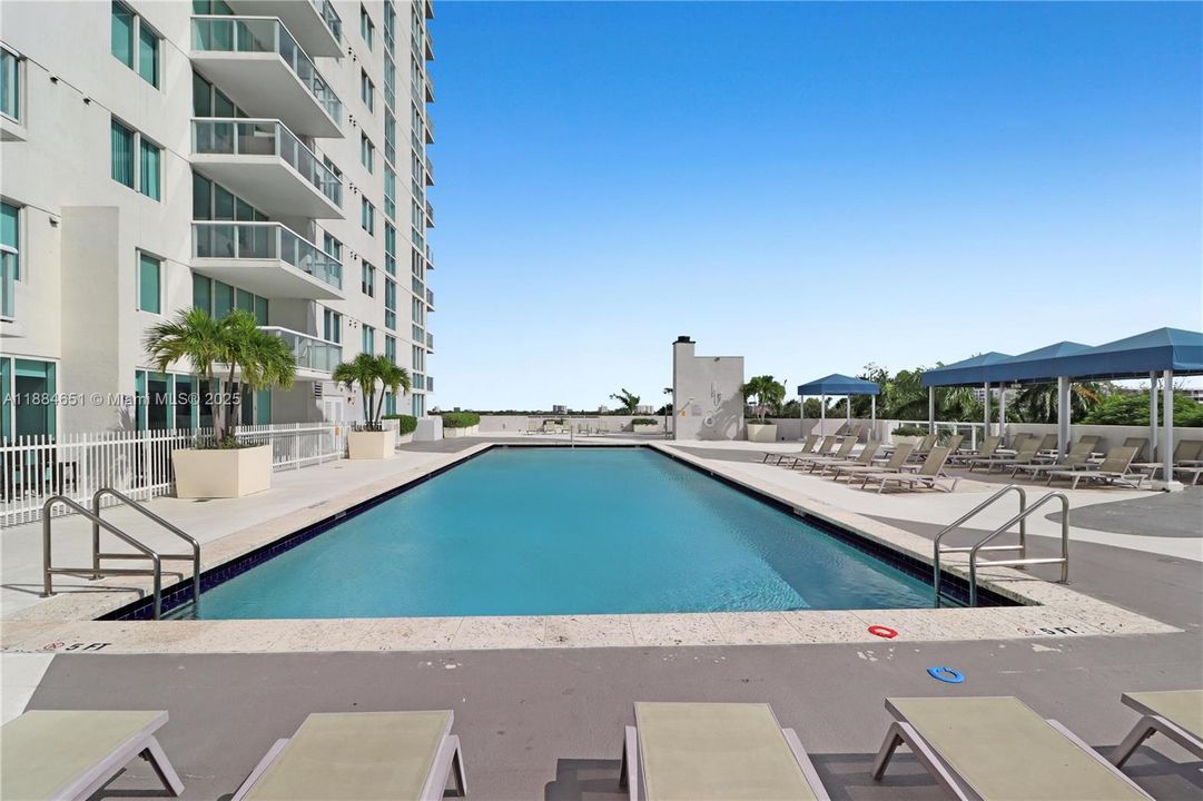 En Venta: $335,000 (2 camas, 2 baños, 857 Pies cuadrados)