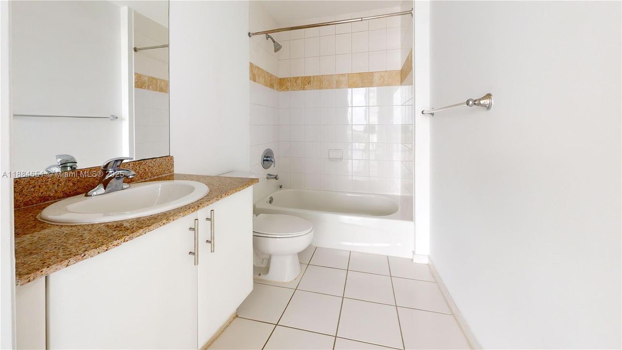 En Venta: $335,000 (2 camas, 2 baños, 857 Pies cuadrados)