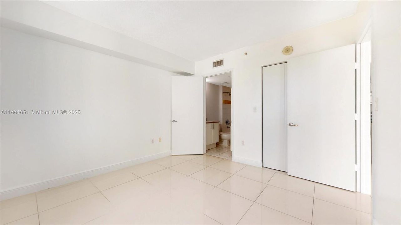 En Venta: $335,000 (2 camas, 2 baños, 857 Pies cuadrados)