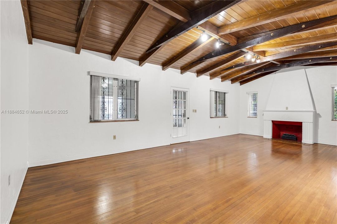 Recientemente alquilado: $3,000 (2 camas, 1 baños, 1353 Pies cuadrados)