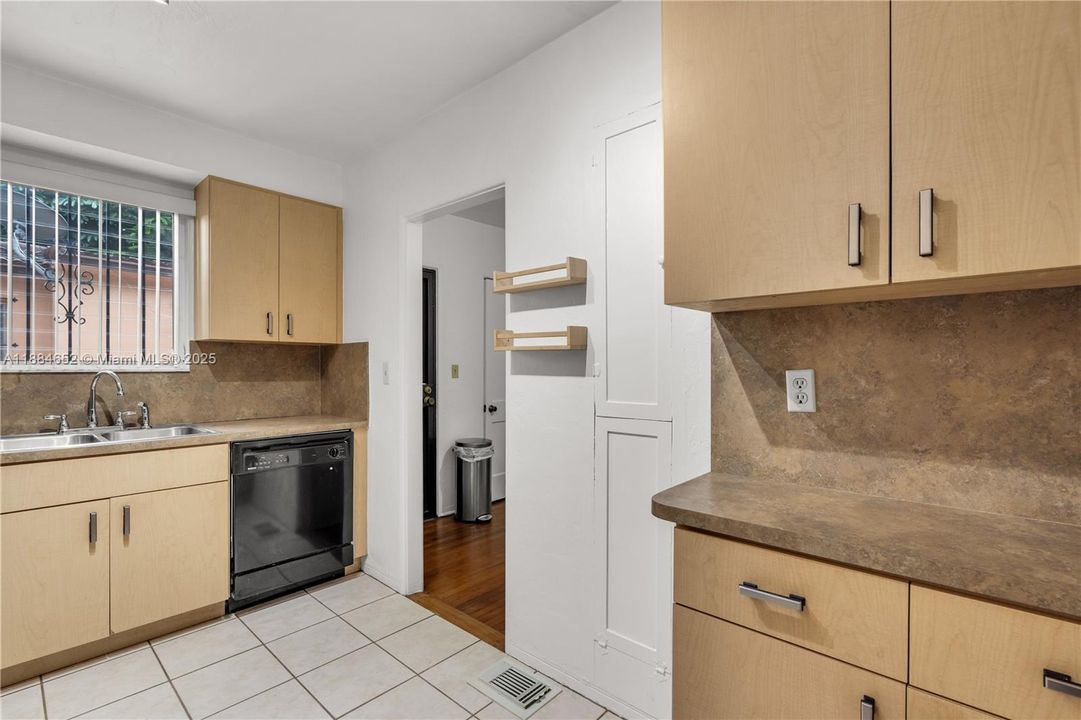 Recientemente alquilado: $3,000 (2 camas, 1 baños, 1353 Pies cuadrados)