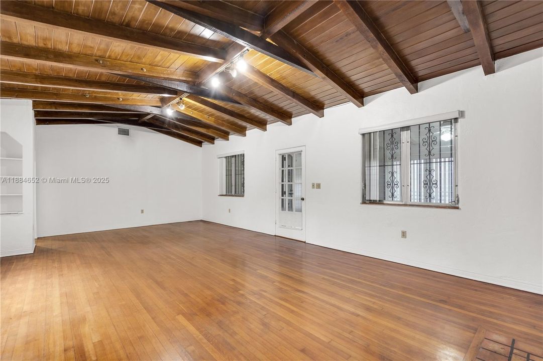 Recientemente alquilado: $3,000 (2 camas, 1 baños, 1353 Pies cuadrados)