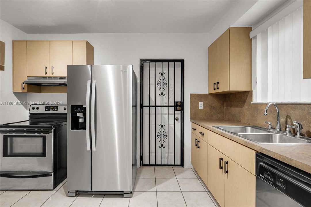 Recientemente alquilado: $3,000 (2 camas, 1 baños, 1353 Pies cuadrados)