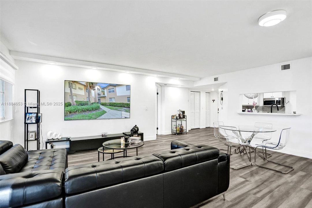 Active With Contract: $2,700 (3 beds, 2 baths, 1100 Square Feet)