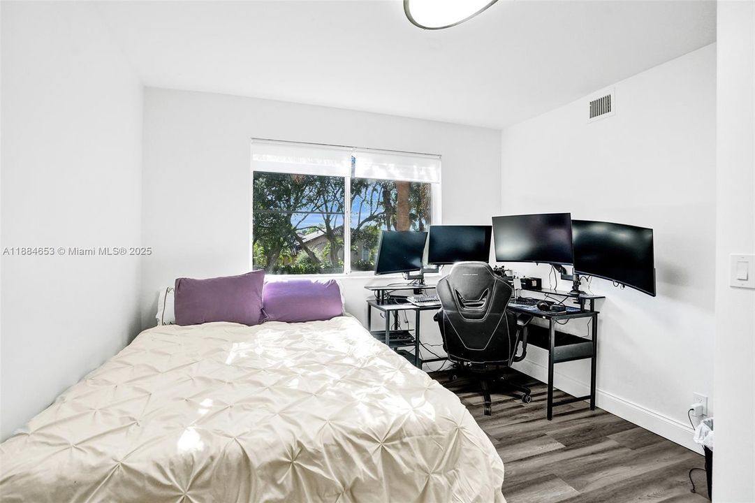 Active With Contract: $2,700 (3 beds, 2 baths, 1100 Square Feet)