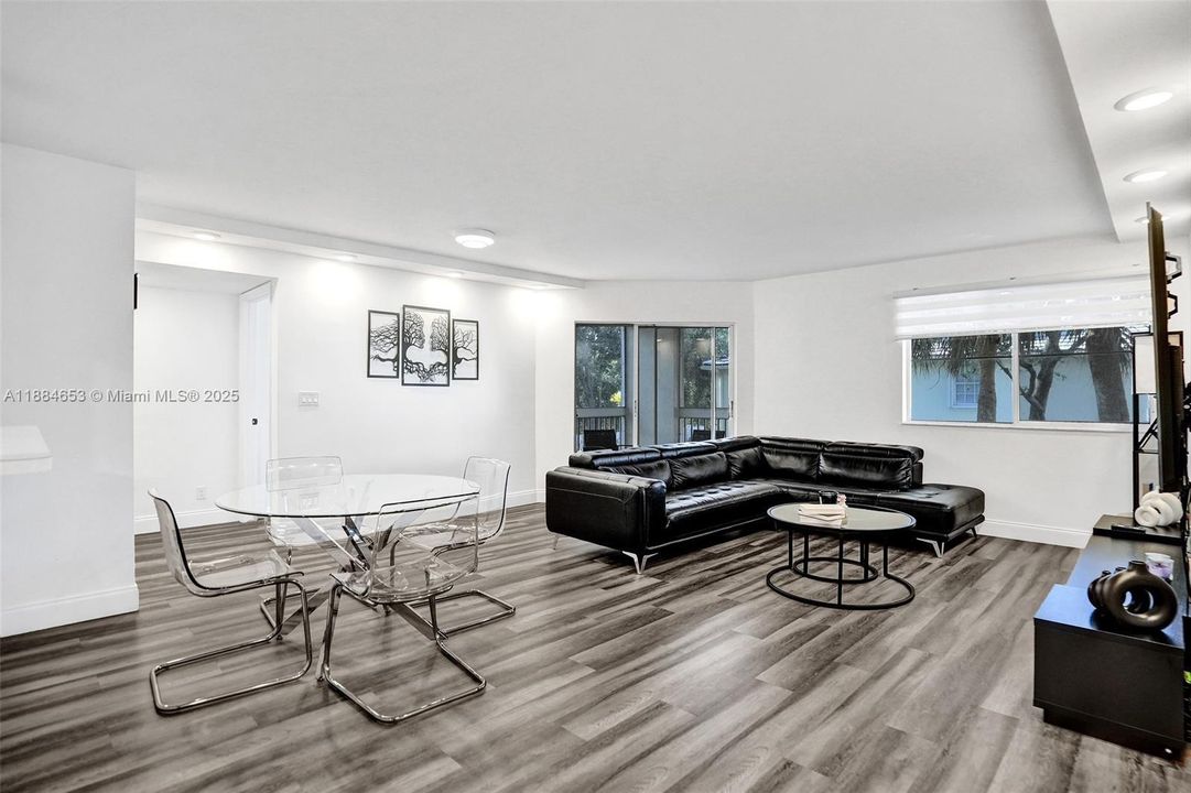 Active With Contract: $2,700 (3 beds, 2 baths, 1100 Square Feet)