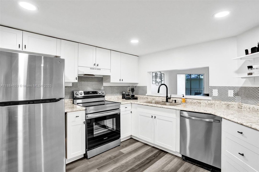 Active With Contract: $2,700 (3 beds, 2 baths, 1100 Square Feet)
