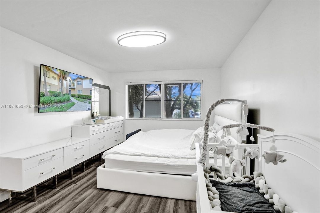 Active With Contract: $2,700 (3 beds, 2 baths, 1100 Square Feet)