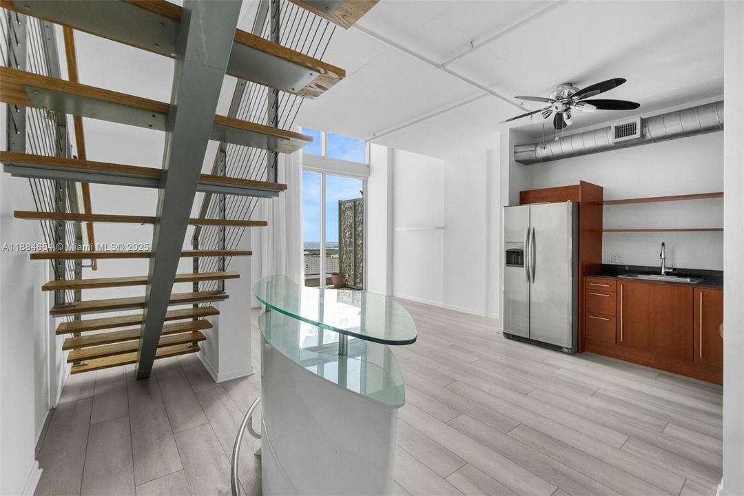 待售: $595,000 (2 贝兹, 2 浴室, 1255 平方英尺)