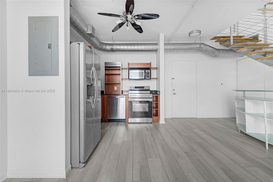 待售: $595,000 (2 贝兹, 2 浴室, 1255 平方英尺)