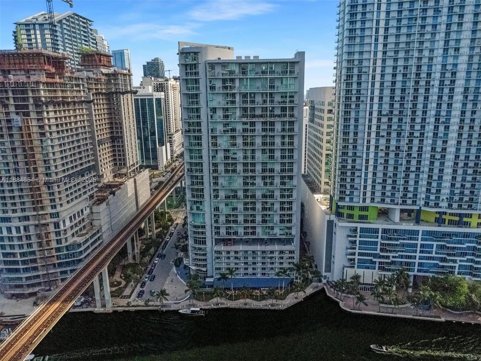 待售: $595,000 (2 贝兹, 2 浴室, 1255 平方英尺)